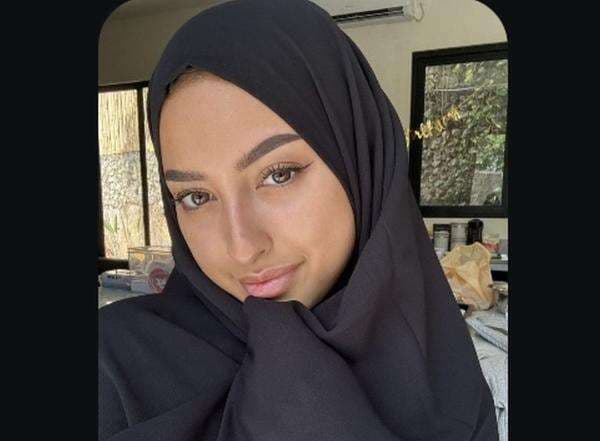 Gaya Jennifer Coppen Pakai Hijab Hitam, Bersiap untuk Pergi Umrah Gaya Jennifer Coppen Pakai Hijab Hitam, Bersiap untuk Pergi Umrah