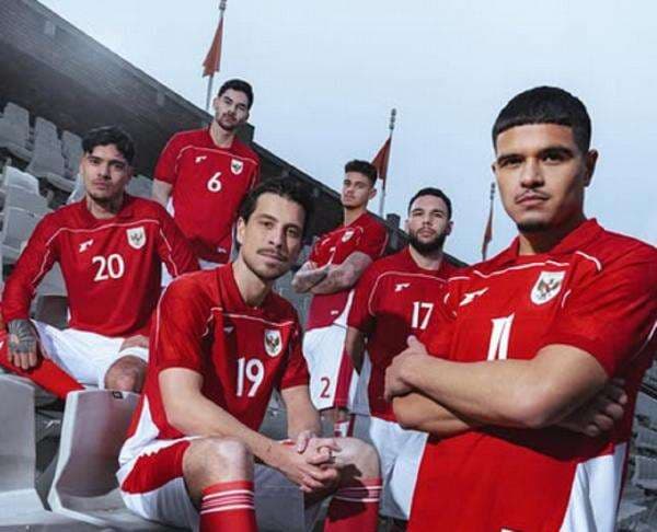Jersey Baru Timnas Indonesia Resmi Dirilis, Disambut Respons Heboh Netizen Tanah Air! Jersey Baru Timnas Indonesia Resmi Dirilis, Disambut Respons Heboh Netizen Tanah Air!