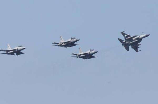 Trump Sebut 5 Jet Tempur Ditembak Jatuh saat Perang India-Pakistan Trump Sebut 5 Jet Tempur Ditembak Jatuh saat Perang India-Pakistan