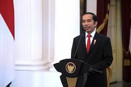 Jokowi Ajak Relawan Nobar Indonesia Vs Uzbekistan di Istana