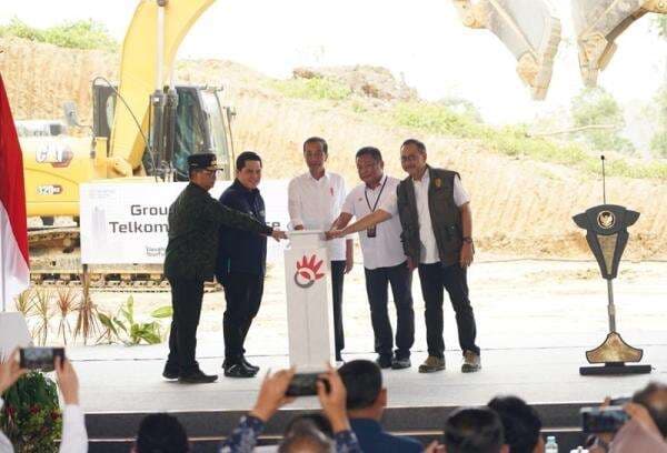 Jokowi <i>Groundbreaking</i> Telkom Smart Office di IKN, Siap Jadi Hub Telekomunikasi Nusantara Jokowi <i>Groundbreaking</i> Telkom Smart Office di IKN, Siap Jadi Hub Telekomunikasi Nusantara
