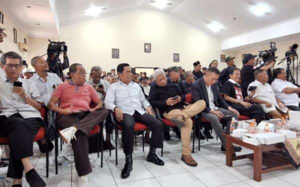 Jokowi ke Polda Metro Jaya, Roy Suryo Cs Ngumpul di Gedung Joang 45 Jokowi ke Polda Metro Jaya, Roy Suryo Cs Ngumpul di Gedung Joang 45