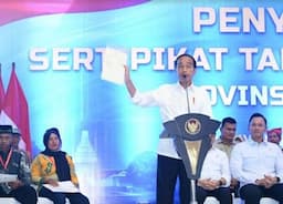 Jokowi Serahkan Ribuan Sertifikat Tanah Elektronik Hasil Redistribusi Tanah di Banyuwangi
