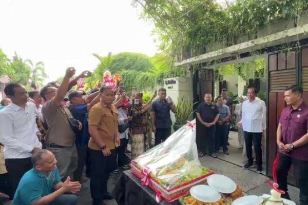 Jokowi Ulang Tahun ke-64 Gelar Makan Bersama, Warga Doakan Cepat Sembuh Jokowi Ulang Tahun ke-64 Gelar Makan Bersama, Warga Doakan Cepat Sembuh