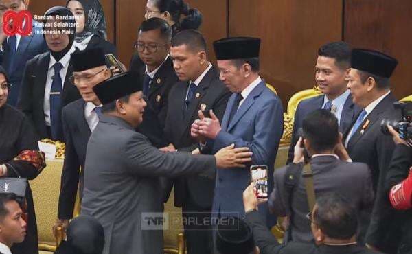 Usai Pidato Kenegaraan, Prabowo Dapat 2 Jempol dari Jokowi Usai Pidato Kenegaraan, Prabowo Dapat 2 Jempol dari Jokowi