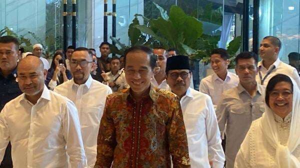 Jokowi Bertemu Puan Maharani dan Pramono Anung saat Bukber Partai NasDem Jokowi Bertemu Puan Maharani dan Pramono Anung saat Bukber Partai NasDem
