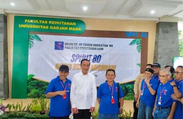 Jokowi Curhat sampai Geleng-Geleng di Reuni UGM: Ijazah Diragukan lalu Skripsi dan KKN Jokowi Curhat sampai Geleng-Geleng di Reuni UGM: Ijazah Diragukan lalu Skripsi dan KKN