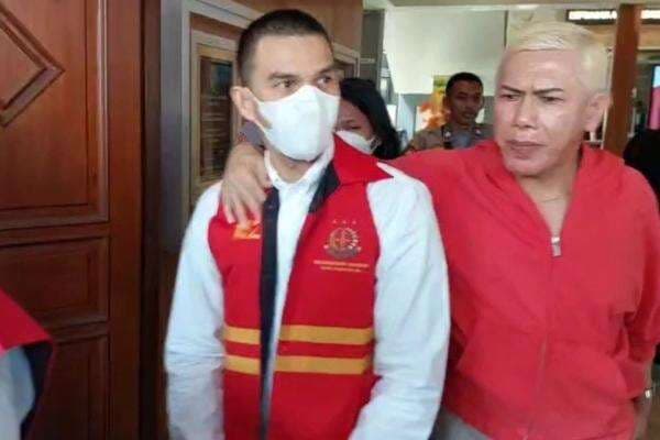 Jonathan Frizzy Jalani Sidang Perdana Kasus Vape Obat Keras, Keluarga Belum Menjenguk di Lapas Jonathan Frizzy Jalani Sidang Perdana Kasus Vape Obat Keras, Keluarga Belum Menjenguk di Lapas