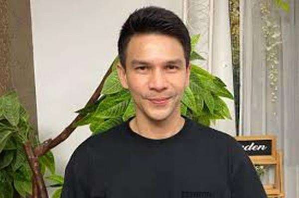 Artis Jonathan Frizzy Ditetapkan sebagai Tersangka Kasus Vape Obat Keras Artis Jonathan Frizzy Ditetapkan sebagai Tersangka Kasus Vape Obat Keras