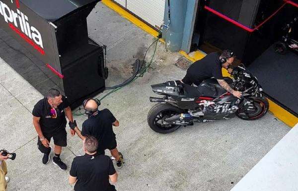 BREAKING NEWS: Jorge Martin Dilarikan ke Rumah Sakit karena Kecelakaan Hebat, Fabio Quartararo Tercepat di Tes Pramusim MotoGP 2025 Hari Pertama BREAKING NEWS: Jorge Martin Dilarikan ke Rumah Sakit karena Kecelakaan Hebat, Fabio Quartararo Tercepat di Tes Pramusim MotoGP 2025 Hari Pertama