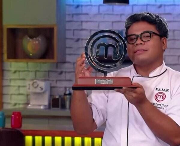 Juara MasterChef Indonesia Season 12, Fajar Dapat Hadiah Spesial dari Dubes AS Juara MasterChef Indonesia Season 12, Fajar Dapat Hadiah Spesial dari Dubes AS