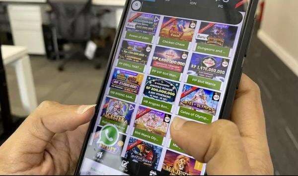 Duh! Istri Makelar Judol Komdigi Ngaku Suaminya Kerap Dipanggil 'Dewa Zeus' Duh! Istri Makelar Judol Komdigi Ngaku Suaminya Kerap Dipanggil 'Dewa Zeus'