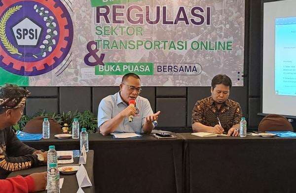 Jumhur Bersama 30 Komunitas Ojol Siap Perjuangkan Aspirasi Pekerja Transportasi Daring Jumhur Bersama 30 Komunitas Ojol Siap Perjuangkan Aspirasi Pekerja Transportasi Daring