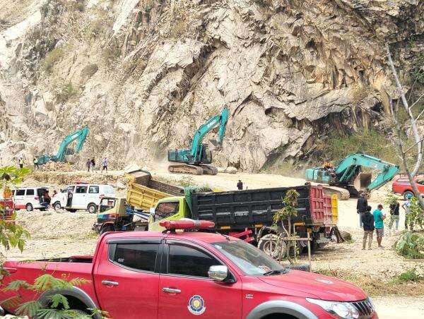 Jumlah Korban Longsor Gunung Kuda: 17 Orang Meninggal, Delapan Belum Ditemukan Jumlah Korban Longsor Gunung Kuda: 17 Orang Meninggal, Delapan Belum Ditemukan