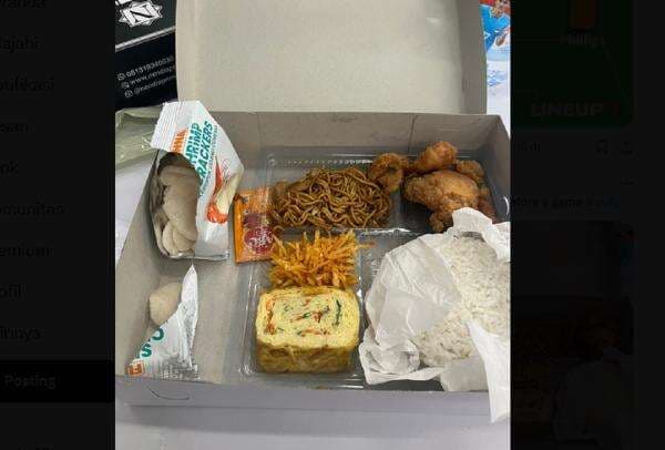 Jurnalis Inggris Heboh Dapat Nasi Kotak saat Liput Piala Presiden 2025: Makanan Terenak yang Pernah Dikonsumsi! Jurnalis Inggris Heboh Dapat Nasi Kotak saat Liput Piala Presiden 2025: Makanan Terenak yang Pernah Dikonsumsi!