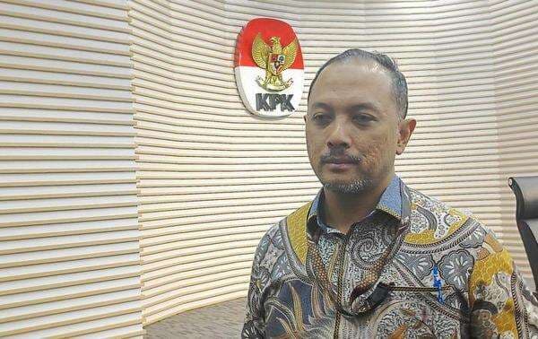 KPK Jelaskan Febri Batal Diperiksa karena Tengah Minta Keterangan Sang Adik KPK Jelaskan Febri Batal Diperiksa karena Tengah Minta Keterangan Sang Adik