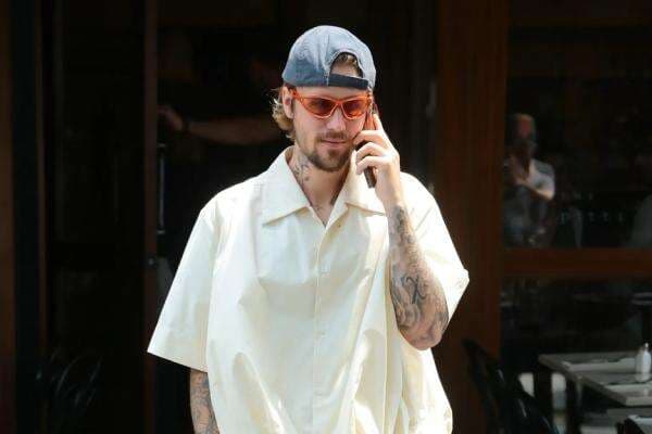 Justin Bieber Kembali Diduga Gunakan Narkoba, Kepergok Pegang Ganja Justin Bieber Kembali Diduga Gunakan Narkoba, Kepergok Pegang Ganja