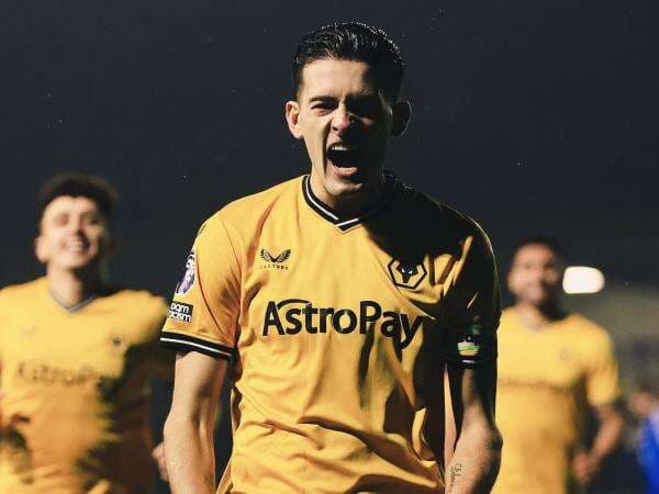 Kisah Justin Hubner, Bek Tengil Timnas Indonesia yang Kini Jualan Parfum Usai Resmi Tak Diperpanjang Wolves Kisah Justin Hubner, Bek Tengil Timnas Indonesia yang Kini Jualan Parfum Usai Resmi Tak Diperpanjang Wolves