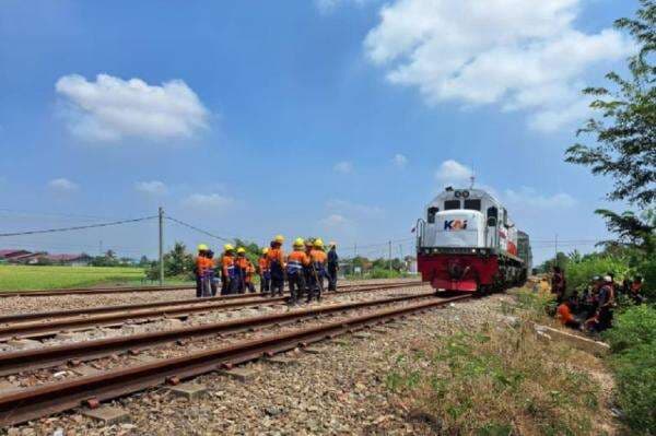 Jalur Kereta Stasiun Pegadenbaru Sudah Normal, KA Argo Lawu Pertama Melintas Jalur Kereta Stasiun Pegadenbaru Sudah Normal, KA Argo Lawu Pertama Melintas