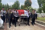 Kabareskrim Pimpin Prosesi Pemakaman Komjen Pol Purn Syafruddin Kambo di TMPN Kalibata Kabareskrim Pimpin Prosesi Pemakaman Komjen Pol Purn Syafruddin Kambo di TMPN Kalibata