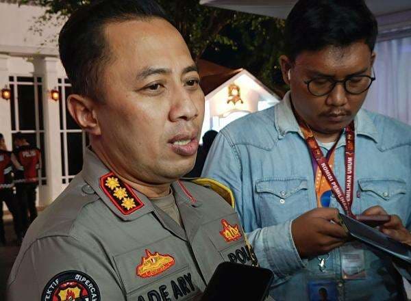 Misteri Kematian Diplomat Muda Kemlu, Polisi Periksa 15 Orang Saksi Misteri Kematian Diplomat Muda Kemlu, Polisi Periksa 15 Orang Saksi