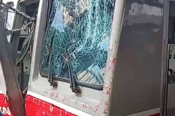 KRL Tabrak Truk di Tangerang, Kabin Masinis Ringsek KRL Tabrak Truk di Tangerang, Kabin Masinis Ringsek