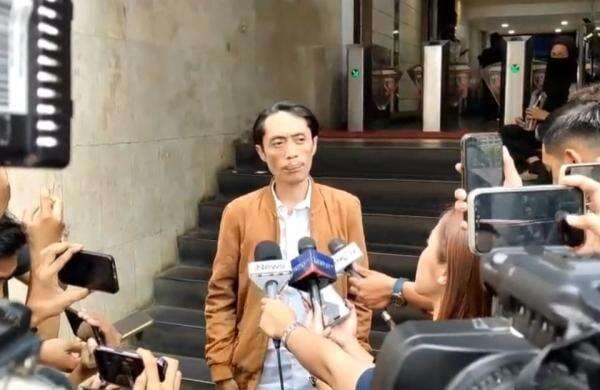 Kader PSI Dian Sandi Pengunggah Foto Ijazah Jokowi Dicecar 25 Pertanyaan Kader PSI Dian Sandi Pengunggah Foto Ijazah Jokowi Dicecar 25 Pertanyaan