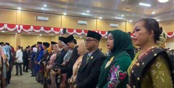 45 Anggota DPRD Oku Timur Dilantik, 1 di Antaranya Kader Perindo 45 Anggota DPRD Oku Timur Dilantik, 1 di Antaranya Kader Perindo