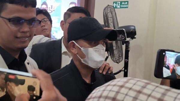 Breaking News: Kades Kohod Ditahan terkait Kasus Pagar Laut Tangerang Breaking News: Kades Kohod Ditahan terkait Kasus Pagar Laut Tangerang