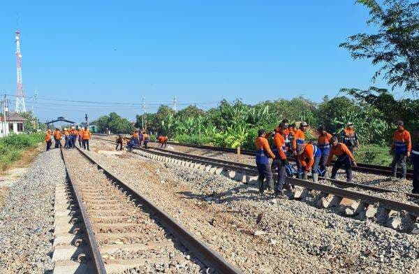 KAI Batalkan Puluhan Perjalanan Imbas KA Argo Bromo Anggrek Anjlok KAI Batalkan Puluhan Perjalanan Imbas KA Argo Bromo Anggrek Anjlok