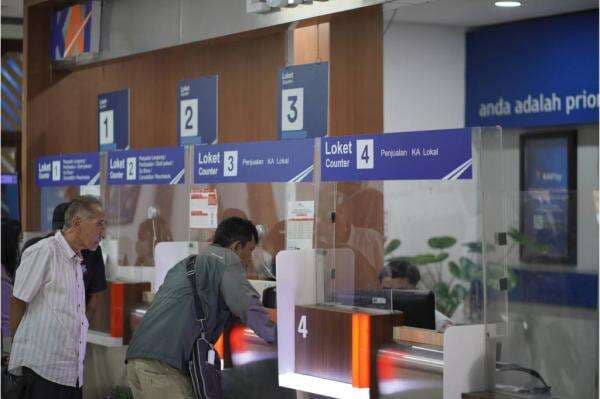 KAI Commuter Tegaskan Tiket Commuter Line Lokal Wajib Sesuai Identitas Penumpang KAI Commuter Tegaskan Tiket Commuter Line Lokal Wajib Sesuai Identitas Penumpang