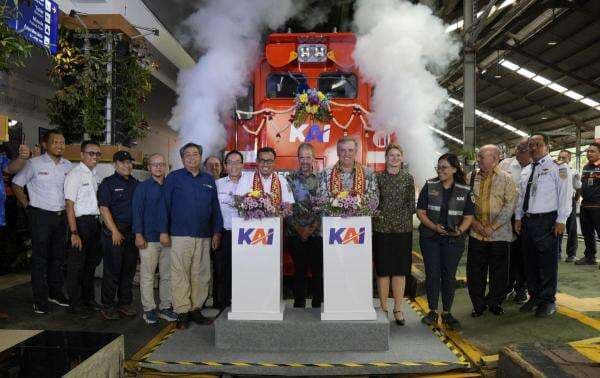 KAI Resmikan Pengoperasian Lokomotif Baru CC 205 Buatan Amerika di Stasiun Tanjungkarang KAI Resmikan Pengoperasian Lokomotif Baru CC 205 Buatan Amerika di Stasiun Tanjungkarang