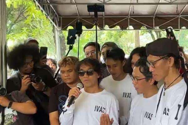 Kaka Kenang Perjuangan Bunda Iffet Selamatkan Slank dari Jerat Narkoba Kaka Kenang Perjuangan Bunda Iffet Selamatkan Slank dari Jerat Narkoba
