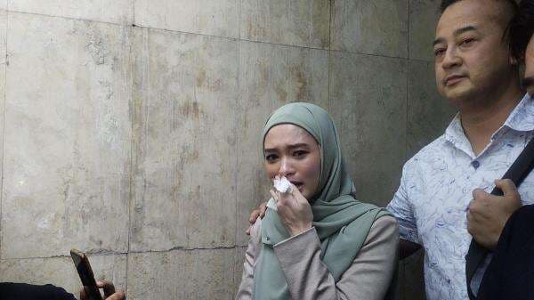 Kakak Inara Rusli: Virgoun Nikah Saya yang <i>Modalin</i> Kakak Inara Rusli: Virgoun Nikah Saya yang <i>Modalin</i>