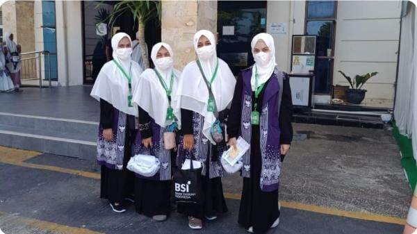 13 Tahun Menanti, Kakak-Beradik Ini Wujudkan Impian Haji di Usia 20-an Tahun 13 Tahun Menanti, Kakak-Beradik Ini Wujudkan Impian Haji di Usia 20-an Tahun