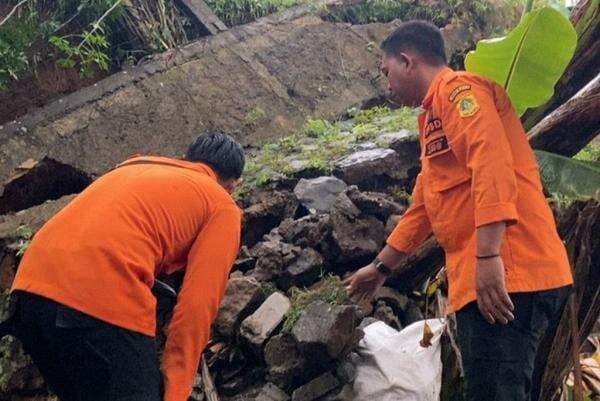 Pilu! Kakek 75 Tahun Tewas Terseret Banjir di Puncak Bogor Pilu! Kakek 75 Tahun Tewas Terseret Banjir di Puncak Bogor