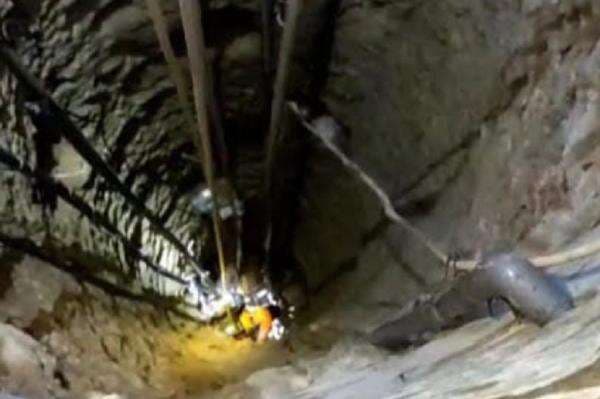 Dramatis! Kambing Tercebur ke Sumur Sedalam 21 Meter di Sampang, Dievakuasi Hidup-hidup Dramatis! Kambing Tercebur ke Sumur Sedalam 21 Meter di Sampang, Dievakuasi Hidup-hidup