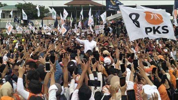 Kampanye Akbar di Stadion Mini Cikarang, Anies: Jawa Barat Luar Biasa Kampanye Akbar di Stadion Mini Cikarang, Anies: Jawa Barat Luar Biasa