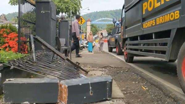 Terungkap Motif Massa Perguruan Silat Serang Polsek Watulimo, Minta Rekannya Dibebaskan Terungkap Motif Massa Perguruan Silat Serang Polsek Watulimo, Minta Rekannya Dibebaskan