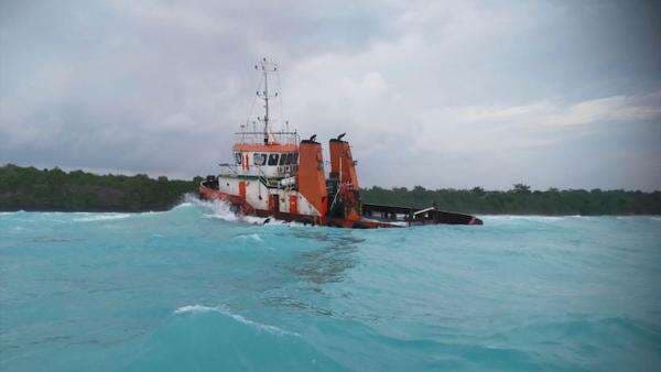 Kapal Karam Dihantam Gelombang Tinggi di Perairan Tanjung Goram, 1 Orang Tewas Kapal Karam Dihantam Gelombang Tinggi di Perairan Tanjung Goram, 1 Orang Tewas