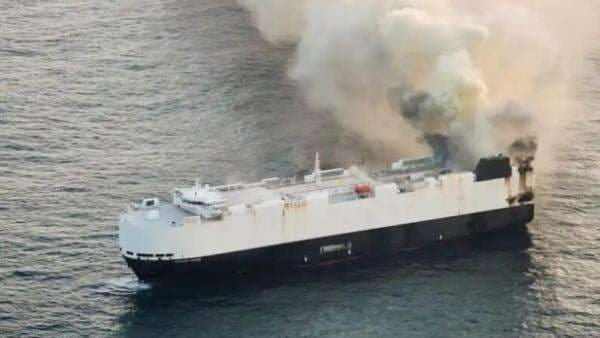 Angkut 3 Ribu Mobil Bensin dan Listrik dari China, Kapal Kargo Terbakar Angkut 3 Ribu Mobil Bensin dan Listrik dari China, Kapal Kargo Terbakar