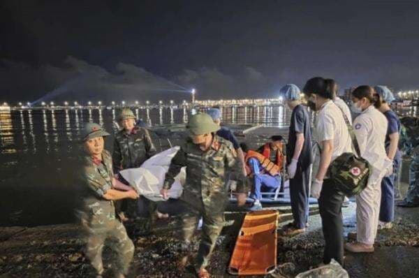 Kapal Bawa Turis Terbalik di Teluk Halong Vietnam, 34 Orang Tewas Kapal Bawa Turis Terbalik di Teluk Halong Vietnam, 34 Orang Tewas