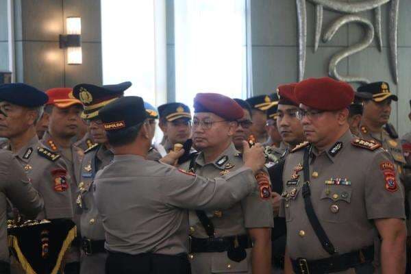 Kapolda Sumbar Pimpin Sertijab 5 Pejabat Utama dan 3 Kapolres, Ini Nama-namanya Kapolda Sumbar Pimpin Sertijab 5 Pejabat Utama dan 3 Kapolres, Ini Nama-namanya