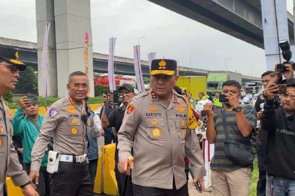 Kapolda Metro Minta Pemudik Tak Kelamaan di Rest Area, Cegah Penumpukan Kapolda Metro Minta Pemudik Tak Kelamaan di Rest Area, Cegah Penumpukan