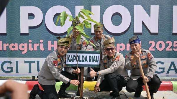 Kapolda Riau Lakukan Penghijauan di Taman Wisata Inhu Kapolda Riau Lakukan Penghijauan di Taman Wisata Inhu