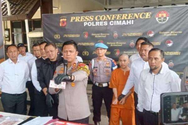 Pemuda di Bandung Barat Buat Uang Palsu Mirip Asli lalu Dijual, Berakhir di Penjara Pemuda di Bandung Barat Buat Uang Palsu Mirip Asli lalu Dijual, Berakhir di Penjara
