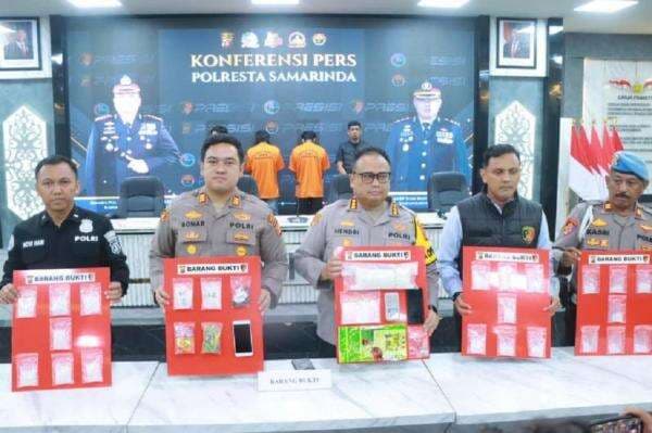 2 Pengedar Narkoba di Samarinda Ditangkap, Sembunyikan Sabu 1,2 Kg dalam Mi Instan! 2 Pengedar Narkoba di Samarinda Ditangkap, Sembunyikan Sabu 1,2 Kg dalam Mi Instan!