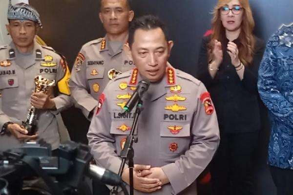 Kapolri Perintahkan Polisi Contoh Semangat Hoegeng: Berubah atau Ditertibkan! Kapolri Perintahkan Polisi Contoh Semangat Hoegeng: Berubah atau Ditertibkan!
