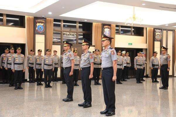 Kapolri Pimpin Upacara Kenaikan Pangkat 13 Perwira Tinggi, Berikut Nama-namanya Kapolri Pimpin Upacara Kenaikan Pangkat 13 Perwira Tinggi, Berikut Nama-namanya