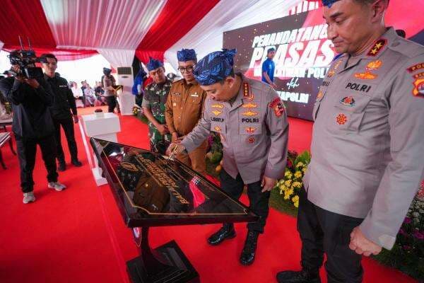 Kapolri Resmikan Balai Latihan Poliran hingga Tinjau Program Ketahanan Pangan di Banten Kapolri Resmikan Balai Latihan Poliran hingga Tinjau Program Ketahanan Pangan di Banten